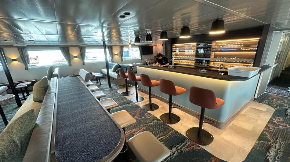 Ortelius Observation Lounge & Bar: ctsy of Oceanwide Expeditions Ortelius Observation Lounge & Bar