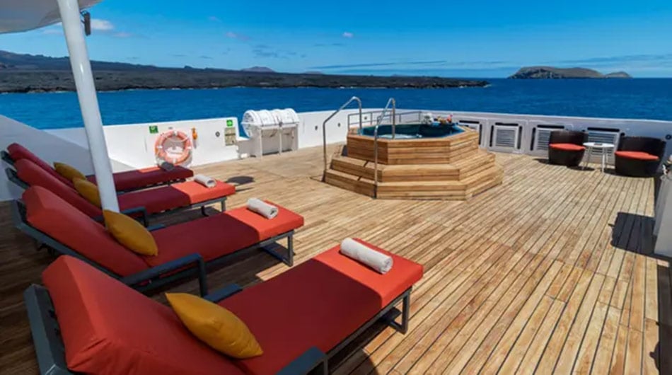 Grand Queen Beatriz Galapagos Cruise - Jacuzzi Grand Queen Beatriz Galapagos Cruise - Jacuzzi