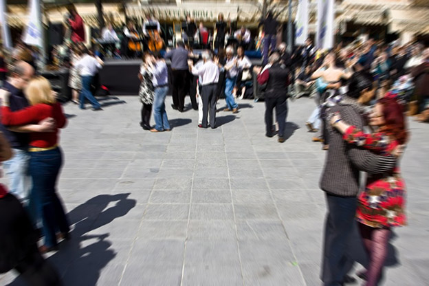 tango dancing in Buenos Aires