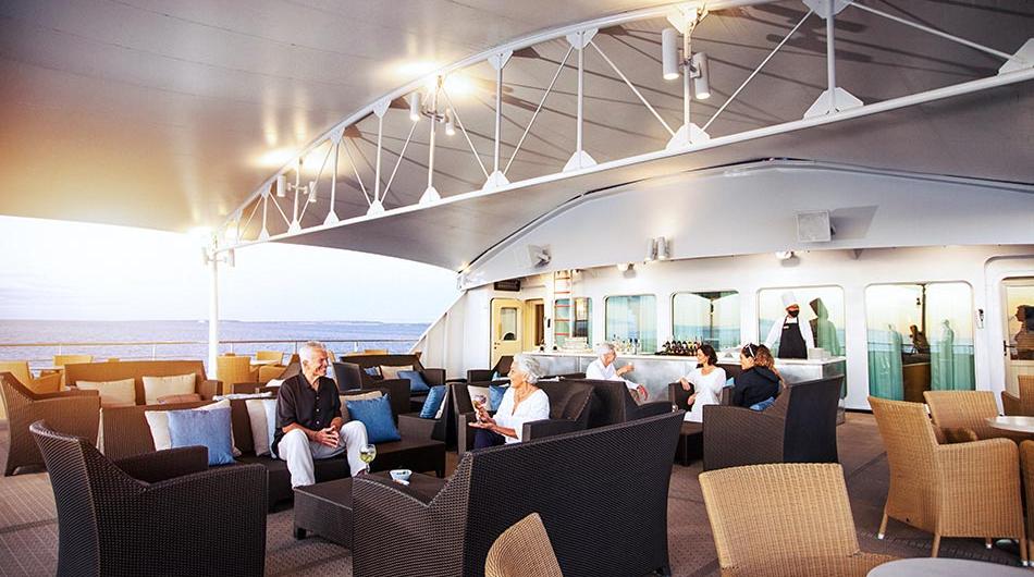 OUTDOOR-TERRACE-MODEL-12557711-(1)