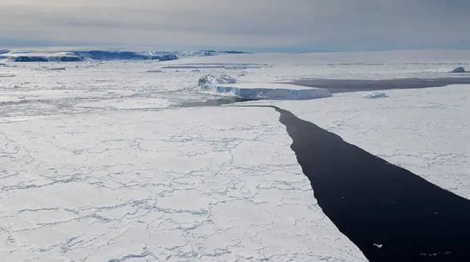 Frozen ocean Ross sea