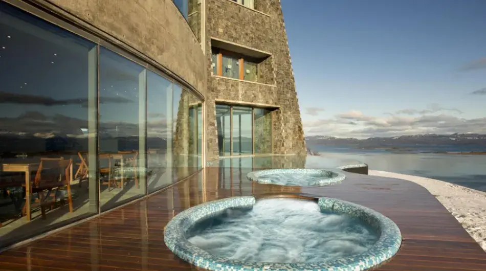Arakur luxury hotel jacuzzi on terrace