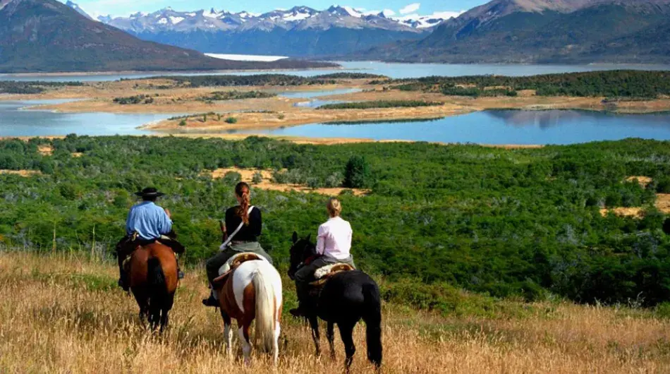 Horseback riding at estancia Nibepo Aike
