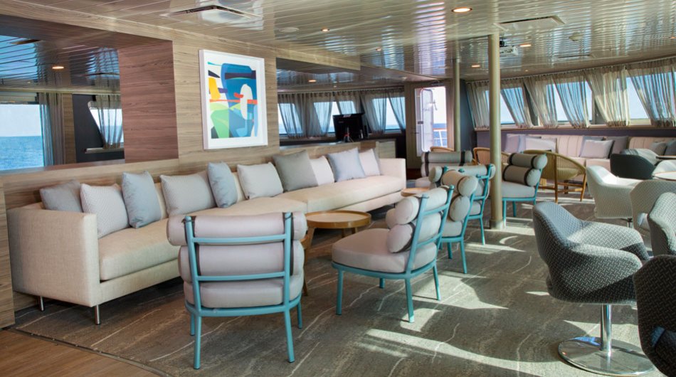 La Pinta Galapagos Cruise Ship - Bar/Lounge
