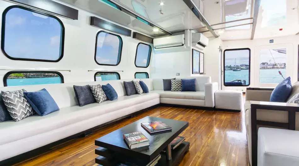 Natural Paradise Galapagos Cruise - Lounge