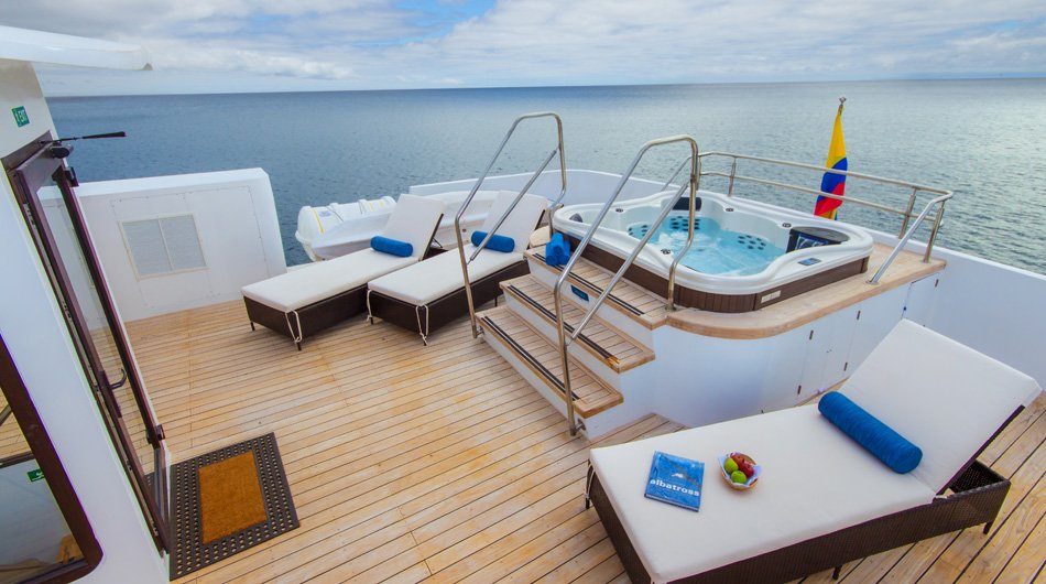 Natural Paradise Galapagos Cruise - Jacuzzi 