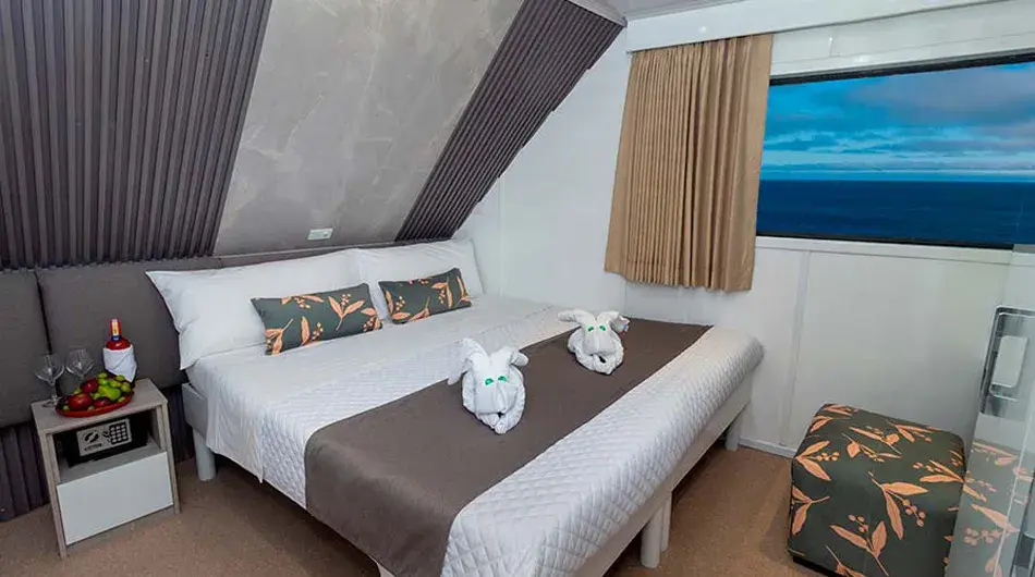 Galaxy Yacht Galapagos Islands Cruise - King Size Cabin