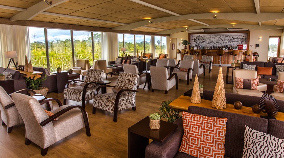 Delfin-III-interior-lounge