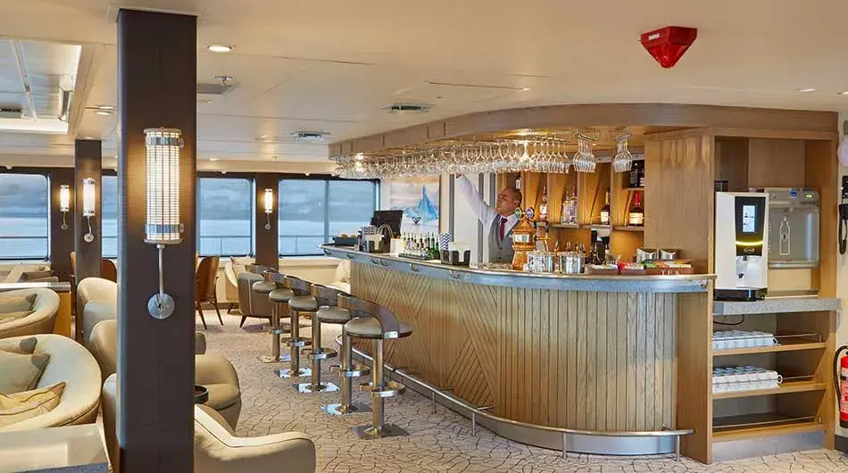 Magellan Explorer Bar