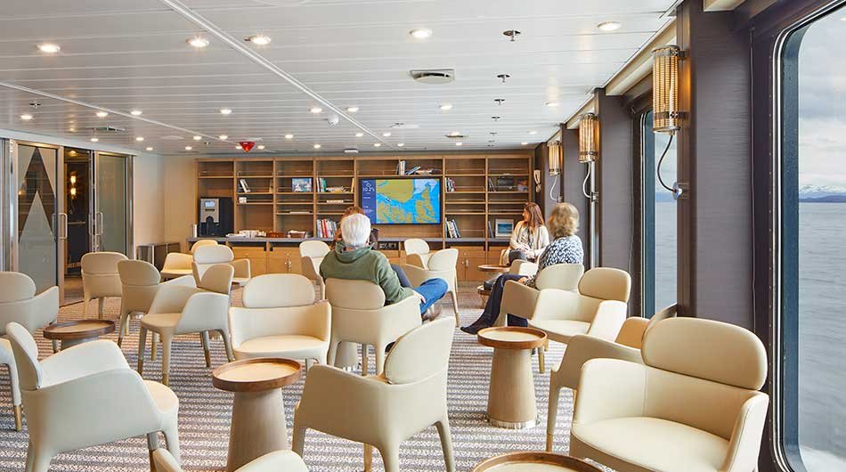 Magellan Explorer Dining room