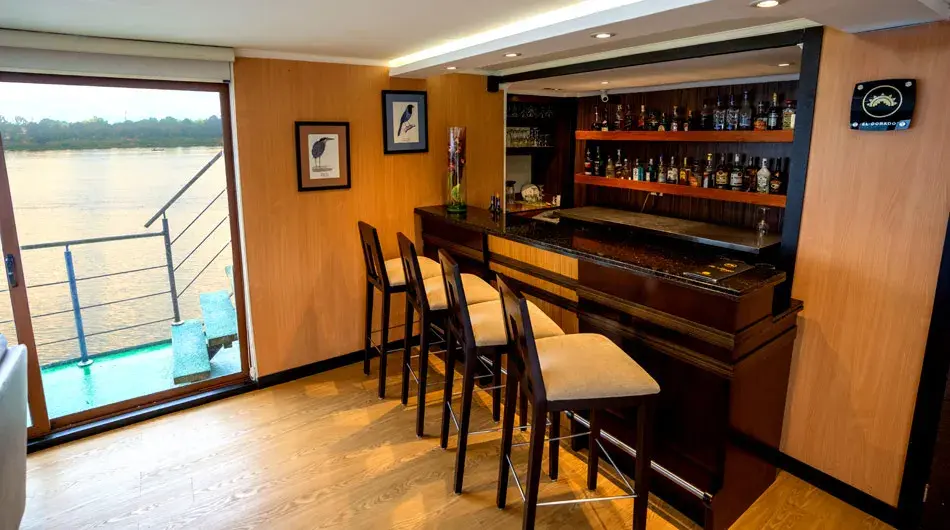El_Dorado_Bar_Lounge_Social_Areas_Anakonda_Amazon_Cruise_1
