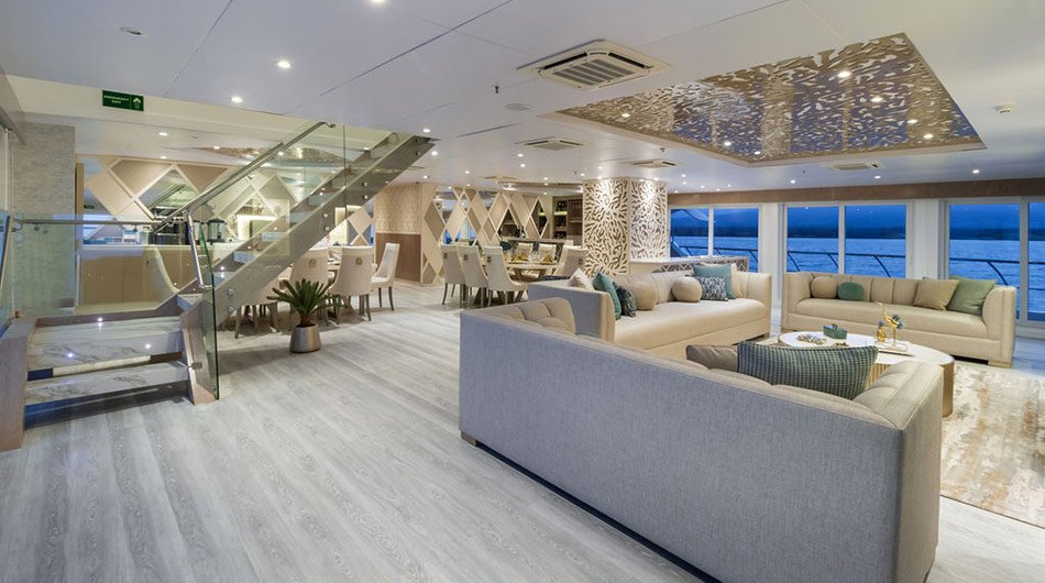 Elite Galapagos - Living Area