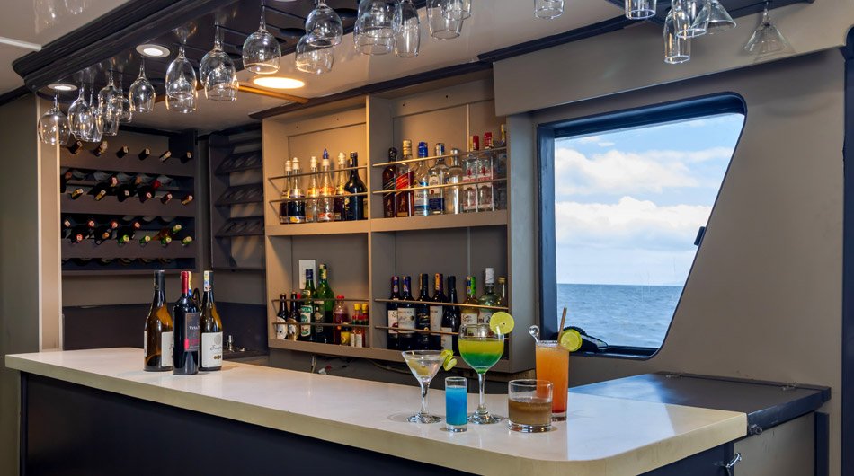 Monserrat Galapagos Cruise Ship - Bar