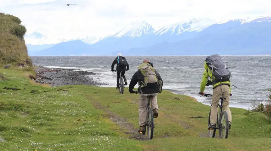 errante eco lodge, biking along the coastline