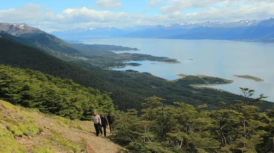 errante eco lodge, hiking with a view over the beagle channel