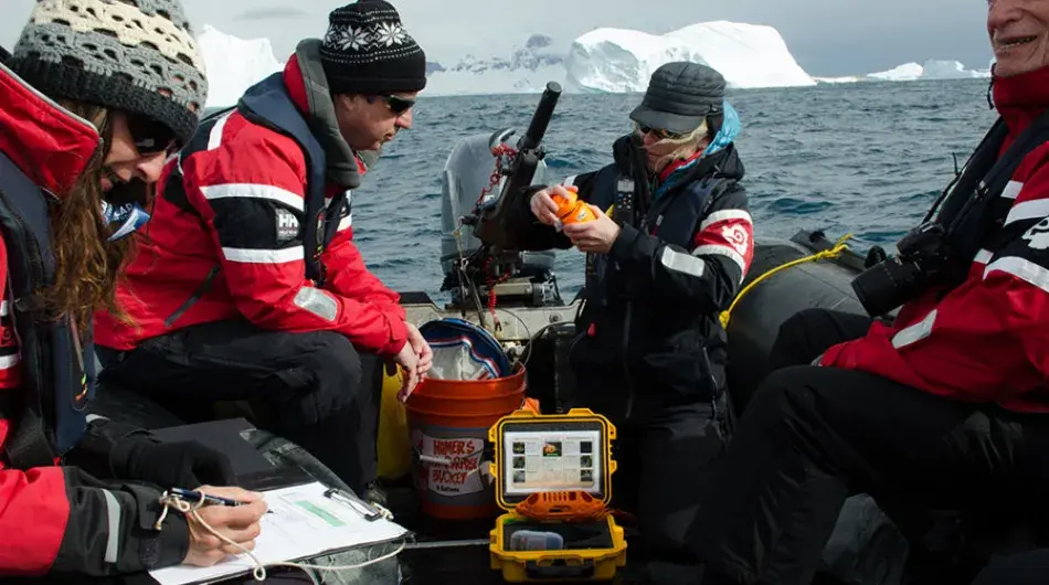 Citizen science research project on Antarctic expedition cruise