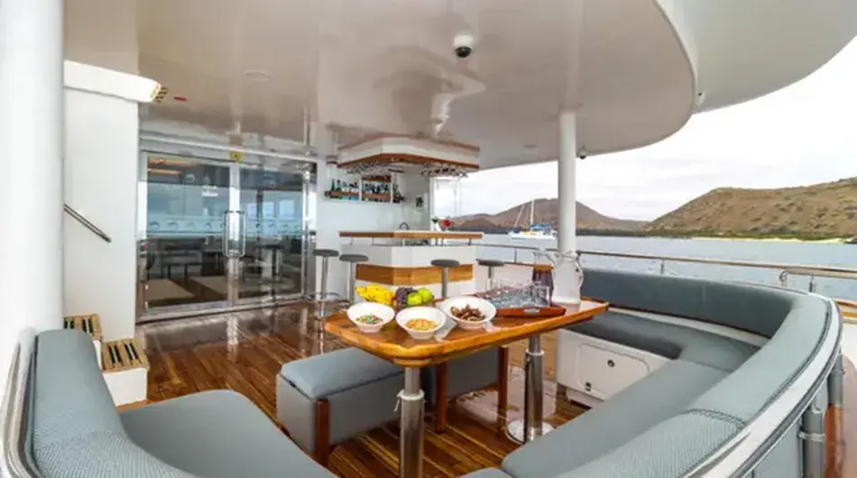 Grand Daphne Galapagos Cruise Yacht - Outdoor Dining 