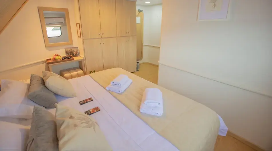 Matrimonial cabin, Seaman Journey