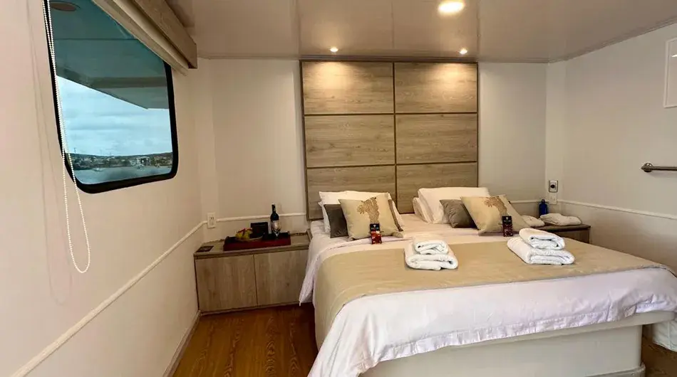 Upper deck suite cabin, Seaman Journey