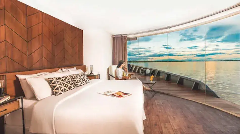 M/V Zafiro master suite