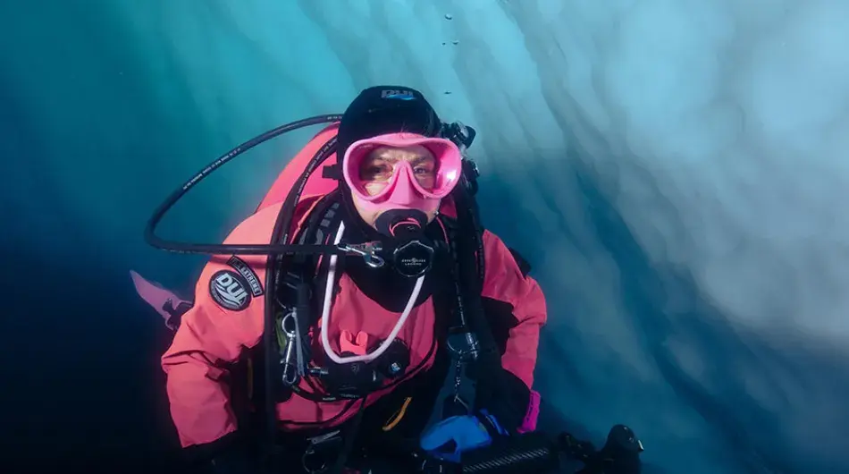 diving-in-antarctica-2