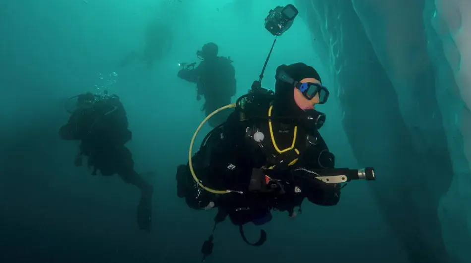 diving-in-antarctica-3