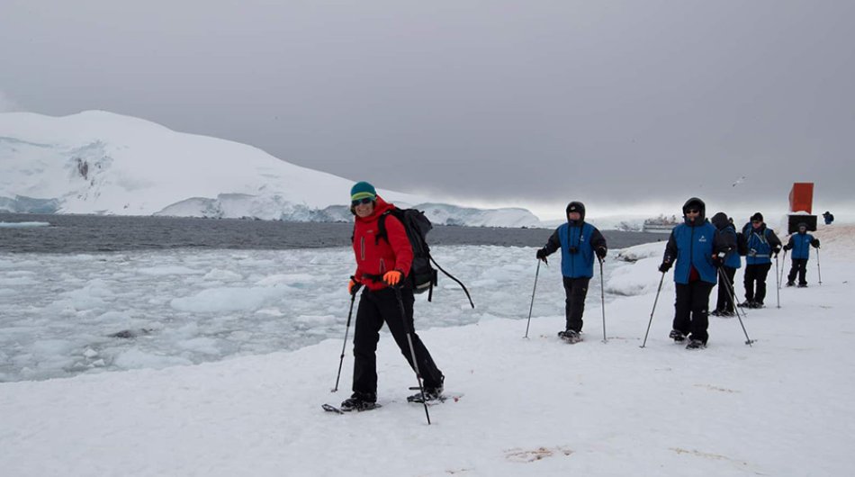 snowshoeing-in-antarctica-9