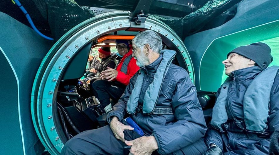 submarine-in-antarctica