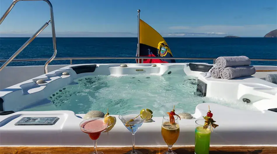 Natural Paradise ship jacuzzi 