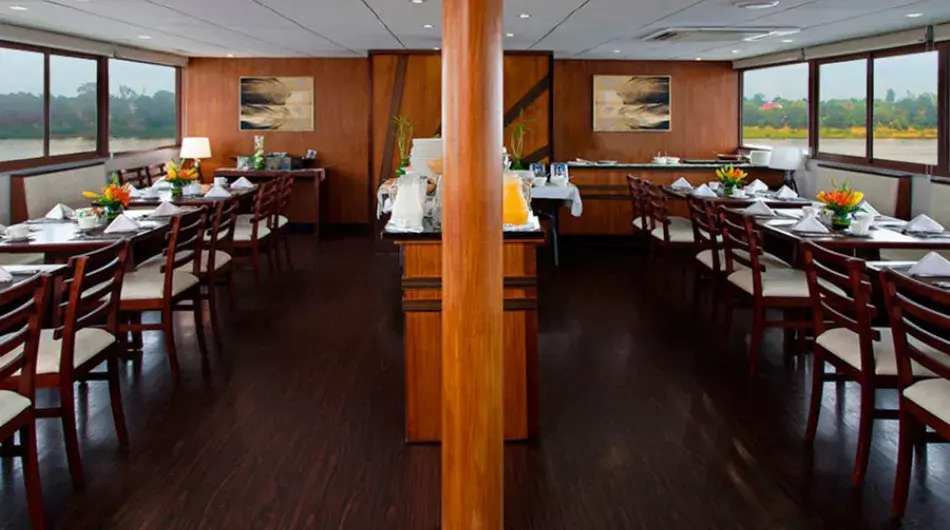 Anakonda ship restaurant