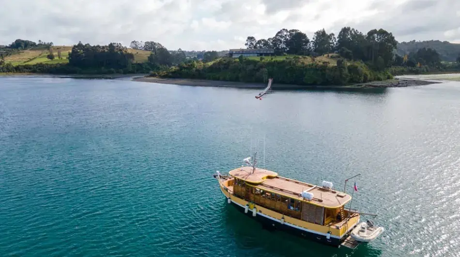 Refugia Chiloe Hotel Boat