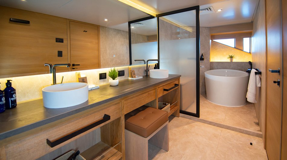 Tribute Yacht Owner Suite Bath