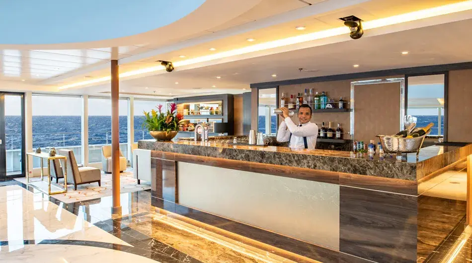 World Voyager panorama lounge