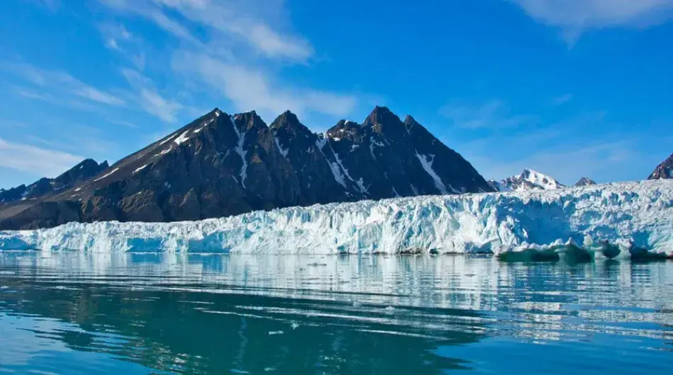 Scenic view of a glacier in spitsbergen