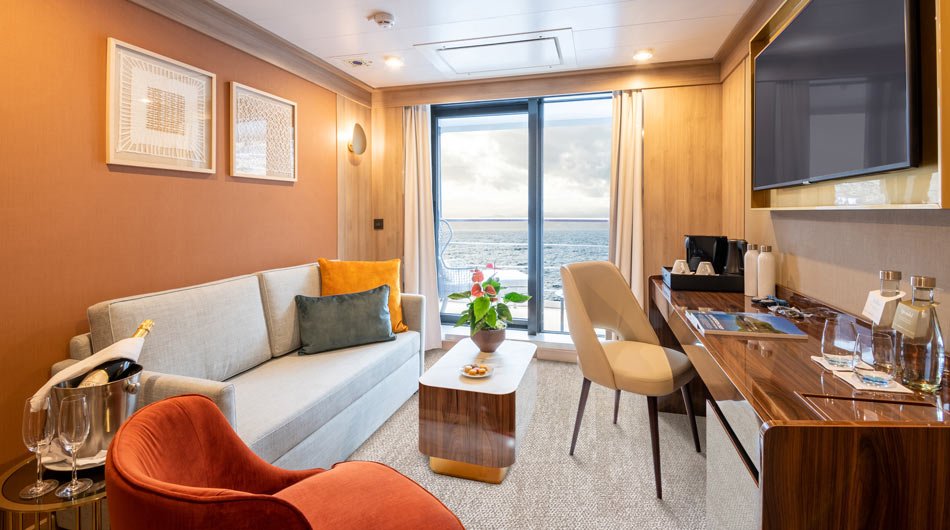 World Voyager deluxe suite