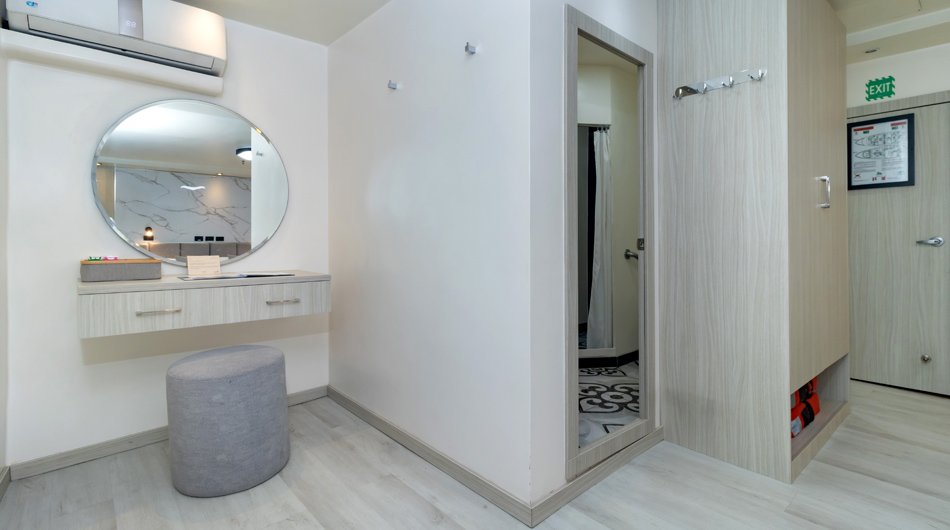 Horizon Trimaran Double Balcony Cabin Area