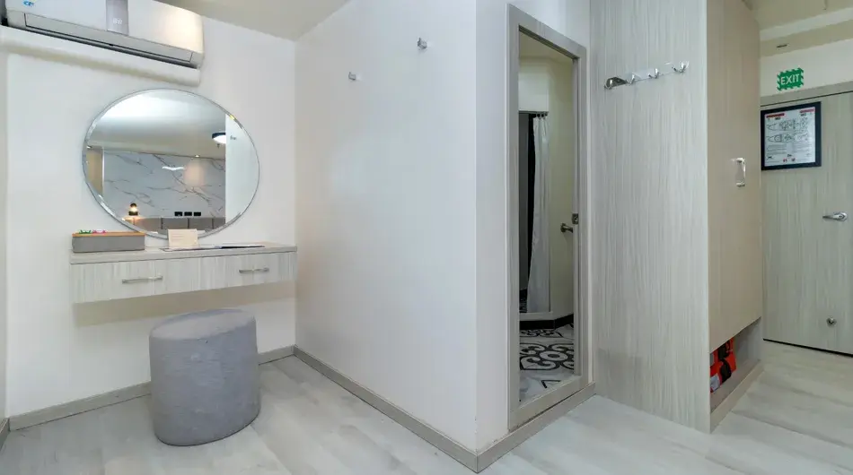 Horizon Trimaran Double Balcony Cabin Area