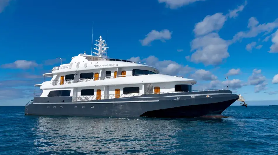 Horizon Trimaran Exterior