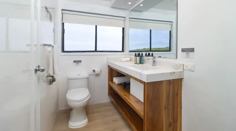 Galapagos Sea Star Suite Bathroom