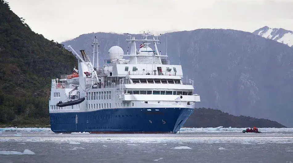 Discoverer_exterior_SHIP-GALLERY