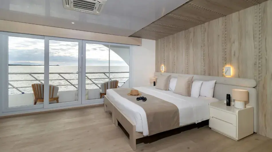 Endemic Galapagos - Matrimonial Cabin