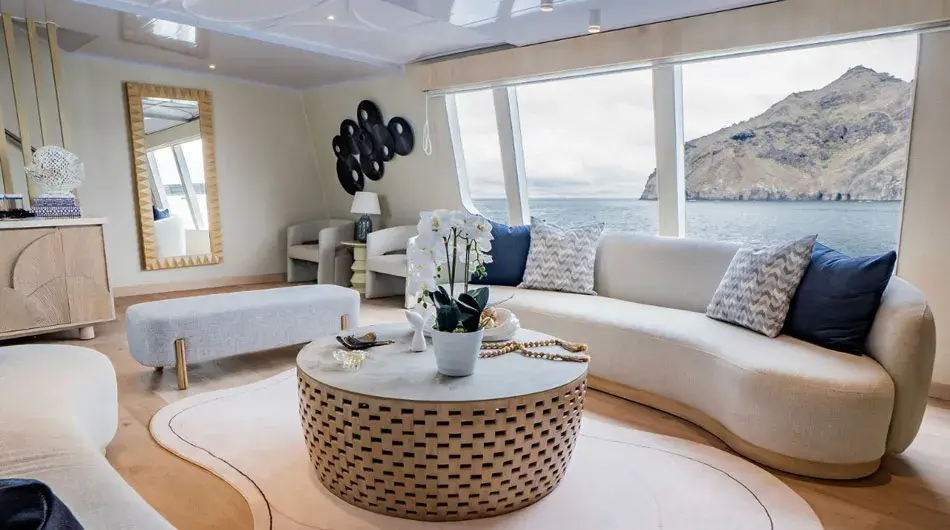 Endemic Galapagos - Living Area