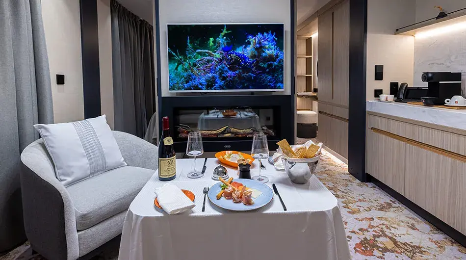 SH Minerva Premium Suite room service