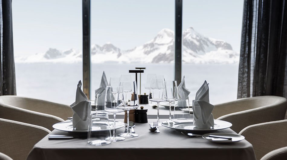 SH Vega Restaurant seating