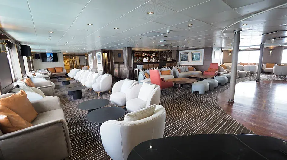 main-lounge-exploris-one[1]