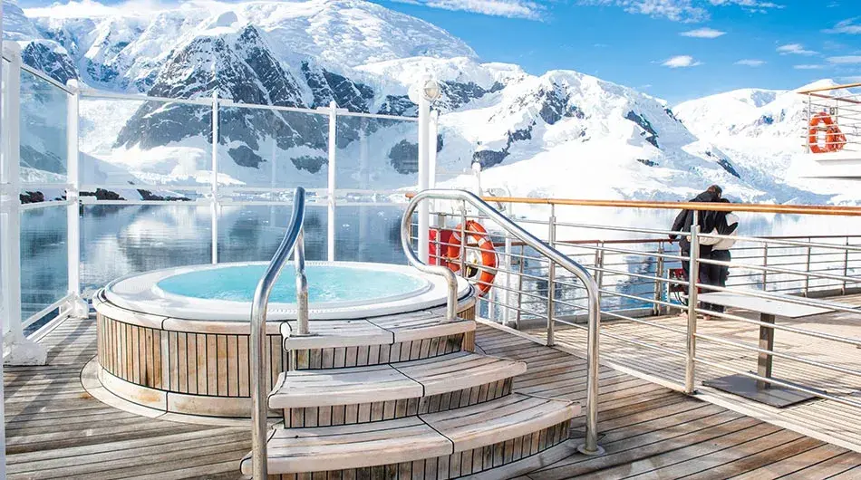 two-outdoor-jacuzzis-exploris-one[1]