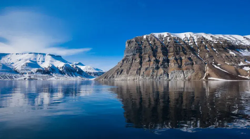 Svalbard bay miror effect
