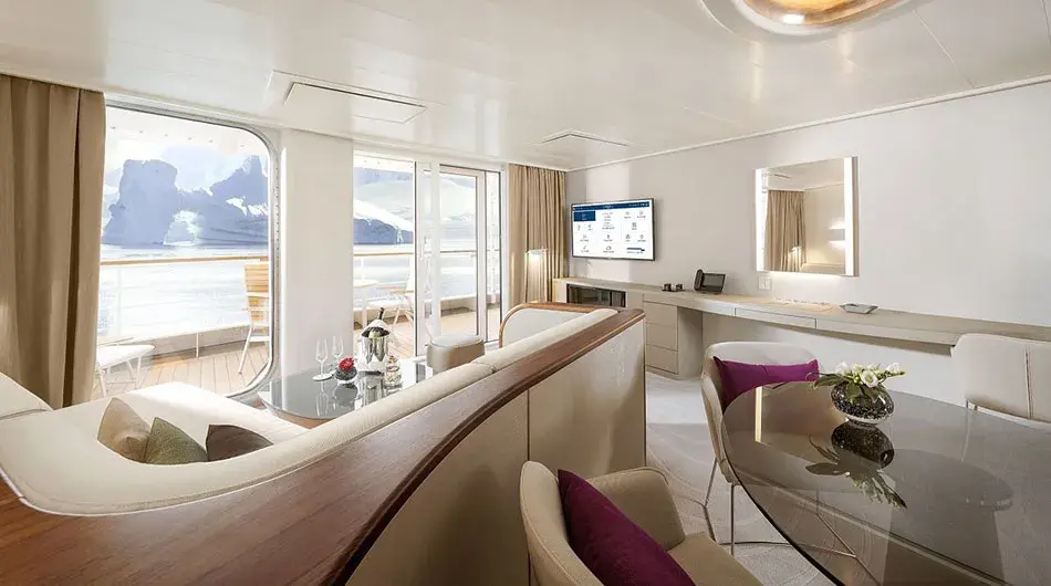 Hanseatic Nature Grand Suite living area