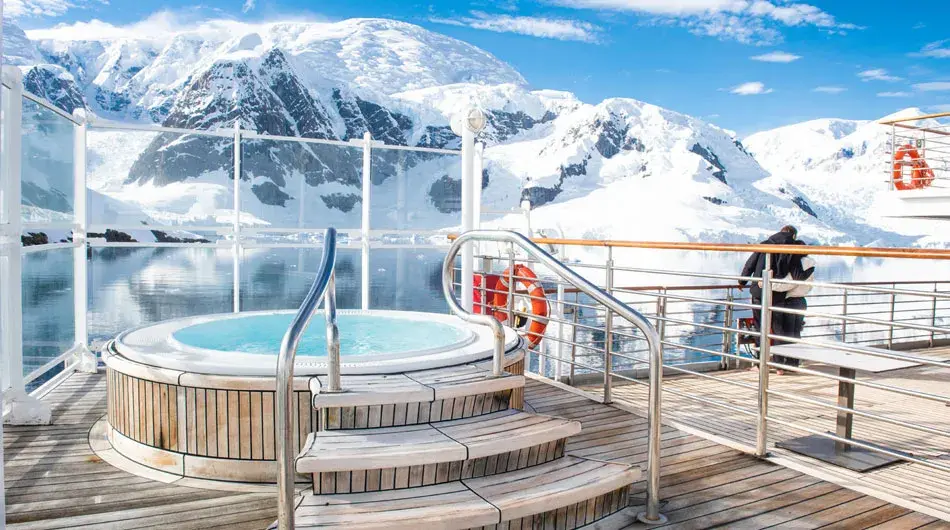 Heritage Discoverer Outdoor Jacuzzi