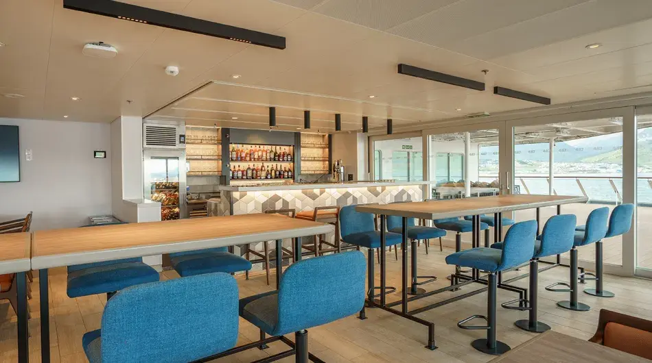 Quark%20Expeditions_Ultramarine_Bistro%20487_%20(6)_Web[1]